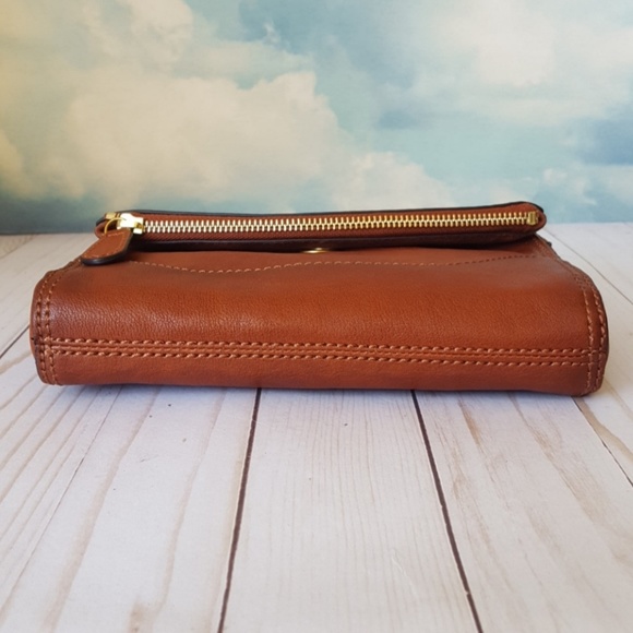 FRYE Fold Over Crossbody Cognac Leather NWT - Picture 5 of 8